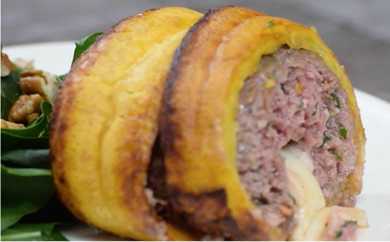 Rolinho de banana com carne moída e queijo