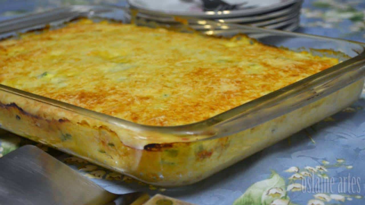 Torta de bacalhau com massa de arroz para o almoço da Páscoa