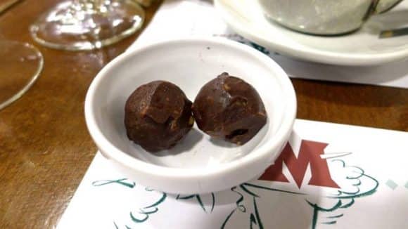 bombons de chocolate, café e caramelo