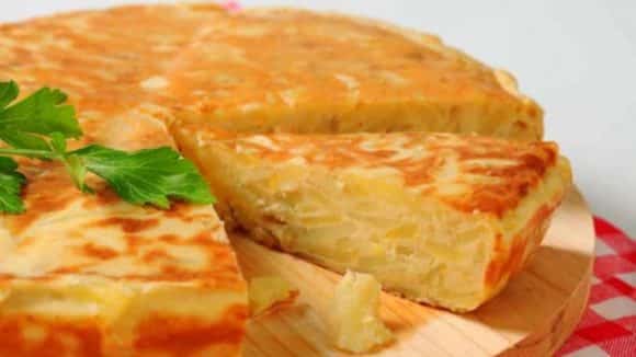 Aprenda a fazer o omelete de batata