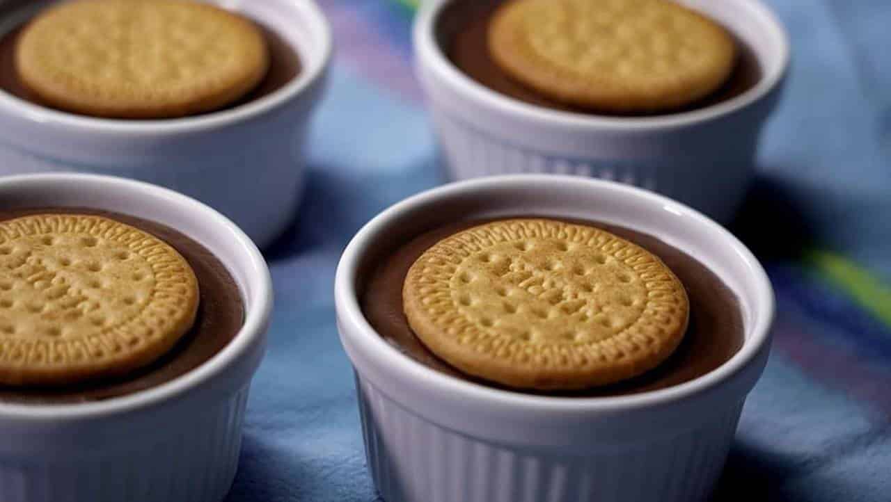 Receita fácil e rápida de um delicioso creme de chocolate para sobremesa