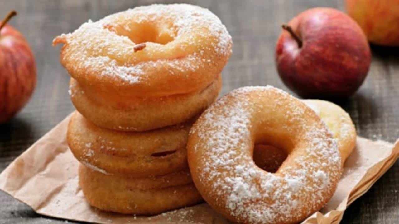 DONUTS de maçã perfeitos para aproveitar maçãs na fruteira