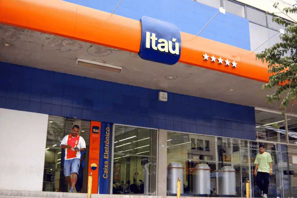 Banco Itaú abre mais de 240 vagas de emprego em processo seletivo