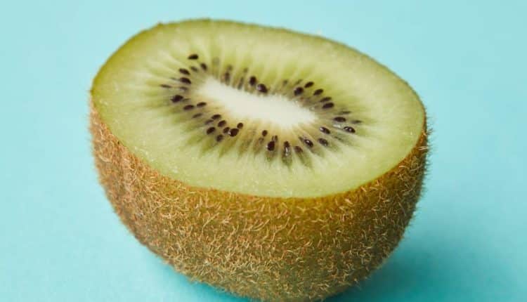 Anti-queda de cabelo: Máscara de Kiwi para cabelos danificados