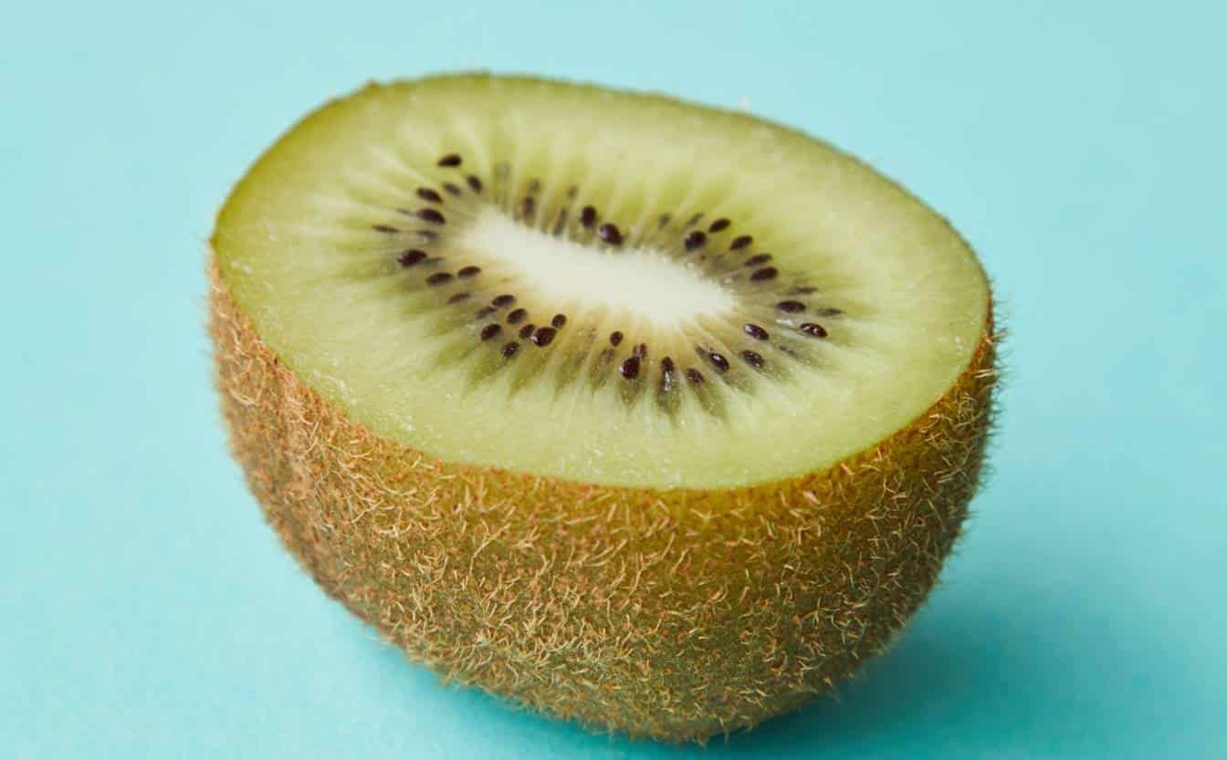 Anti-queda de cabelo: Máscara de Kiwi para cabelos danificados