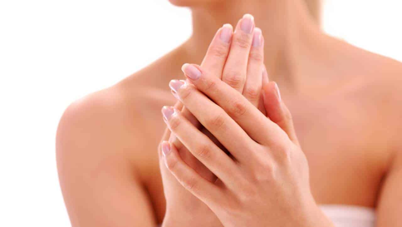 3 tratamentos antimanchas para hidratar, rejuvenescer e deixar as mãos mais bonitas