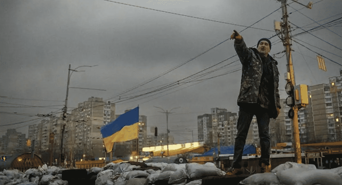 Rússia exige a rendição das tropas ucranianas em Mariupol