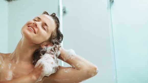 3 shampoos caseiros para fazer o cabelo crescer mais rápido e bonito