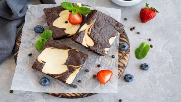 Não perca essa receita deliciosa de brownie com queijo