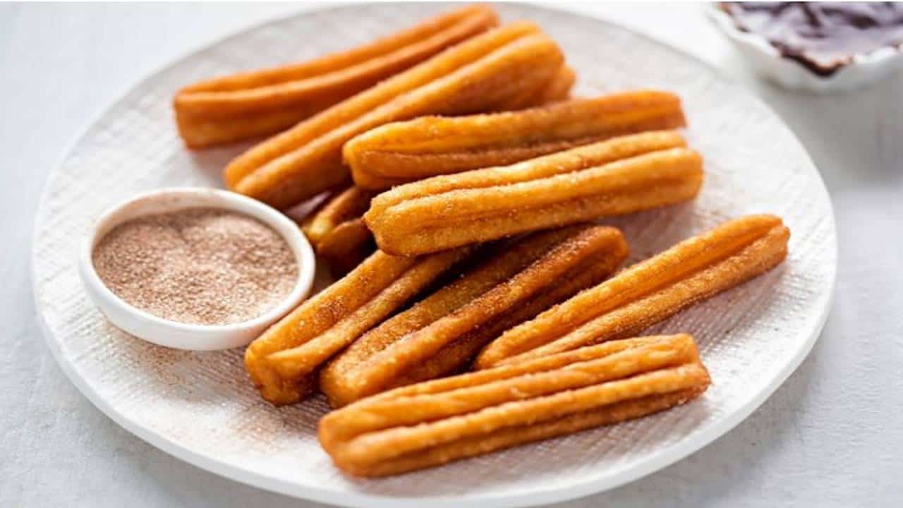 Saiba como fazer um delicioso churros de batata-doce ou batata-doce