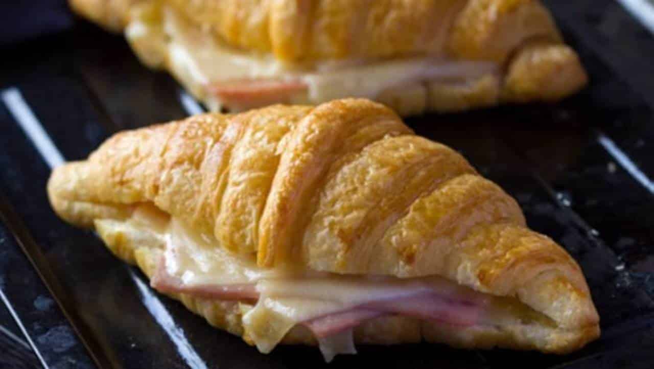 Receita de croissants caseiros de uma maneira simples