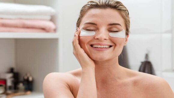 Faça um poderoso creme de contorno de olhos para eliminar olheiras e rugas