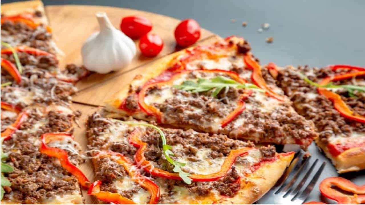Pizza à bolonhesa: uma receita muito deliciosa e fácil de preparar