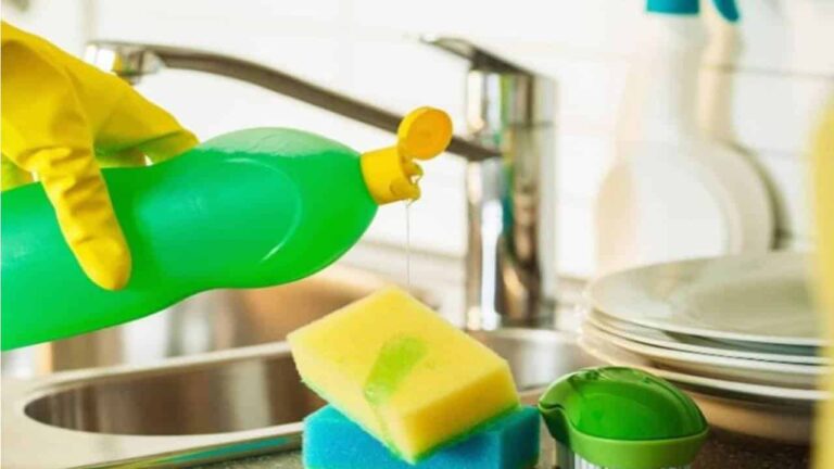Faça você mesmo o detergente líquido para lavar louça