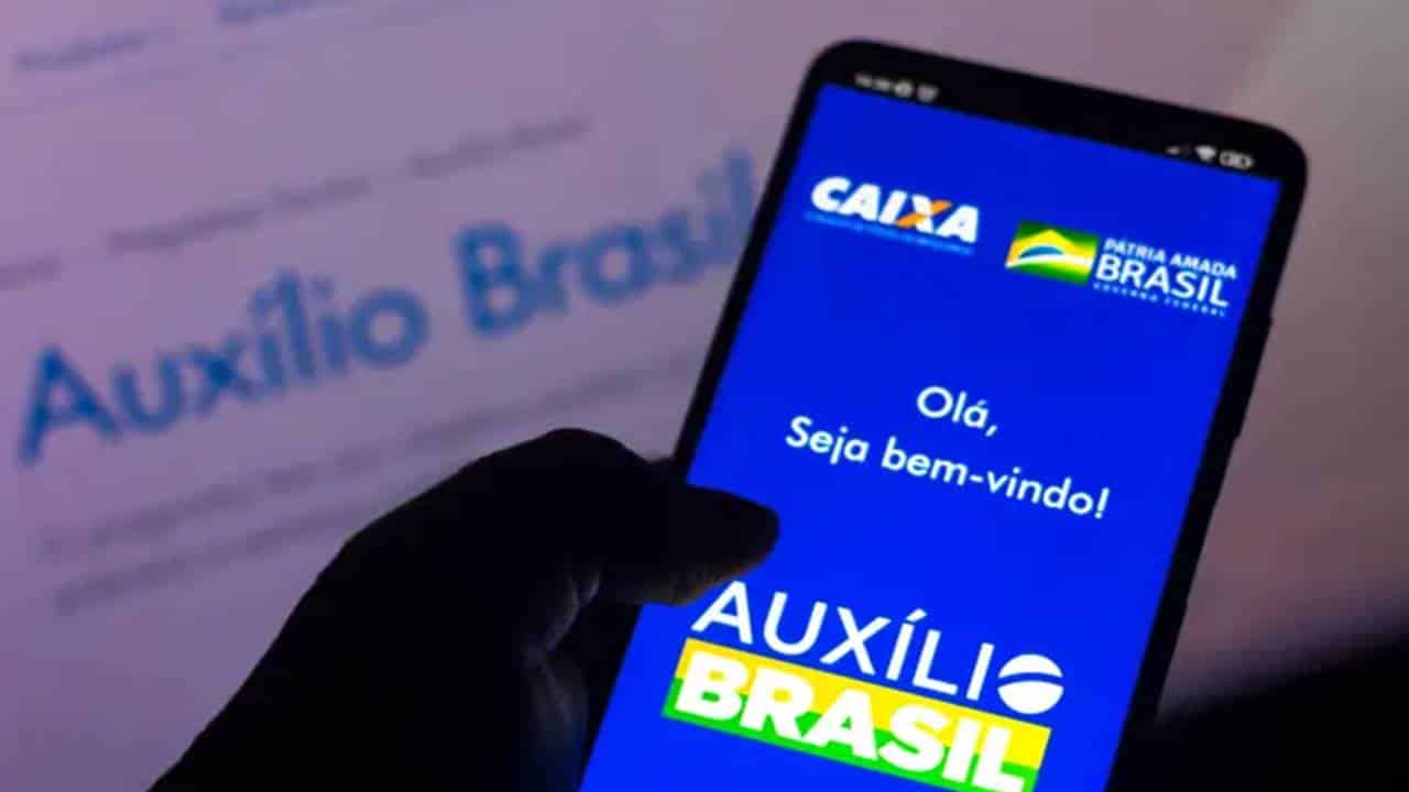 Valor do Auxílio Brasil pode aumentar com criação de benefício extra