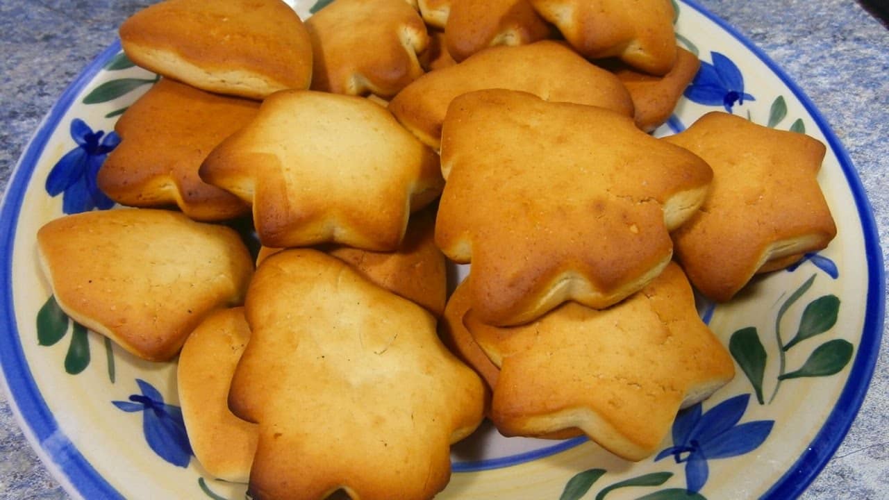 Acompanhe seu lanche com estes biscoitos lunettes de laranja deliciosos