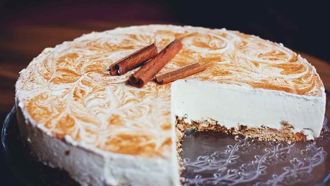 Torta de chocolate branco deliciosa e que você pode fazer em casa