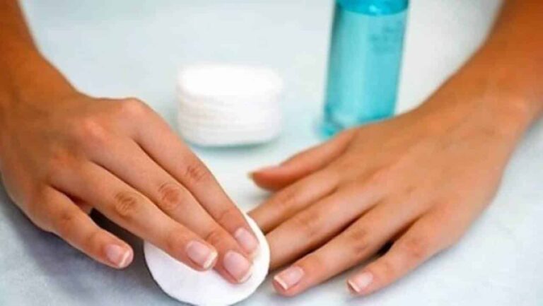 Qual é a diferença entre acetona e removedor de esmalte?