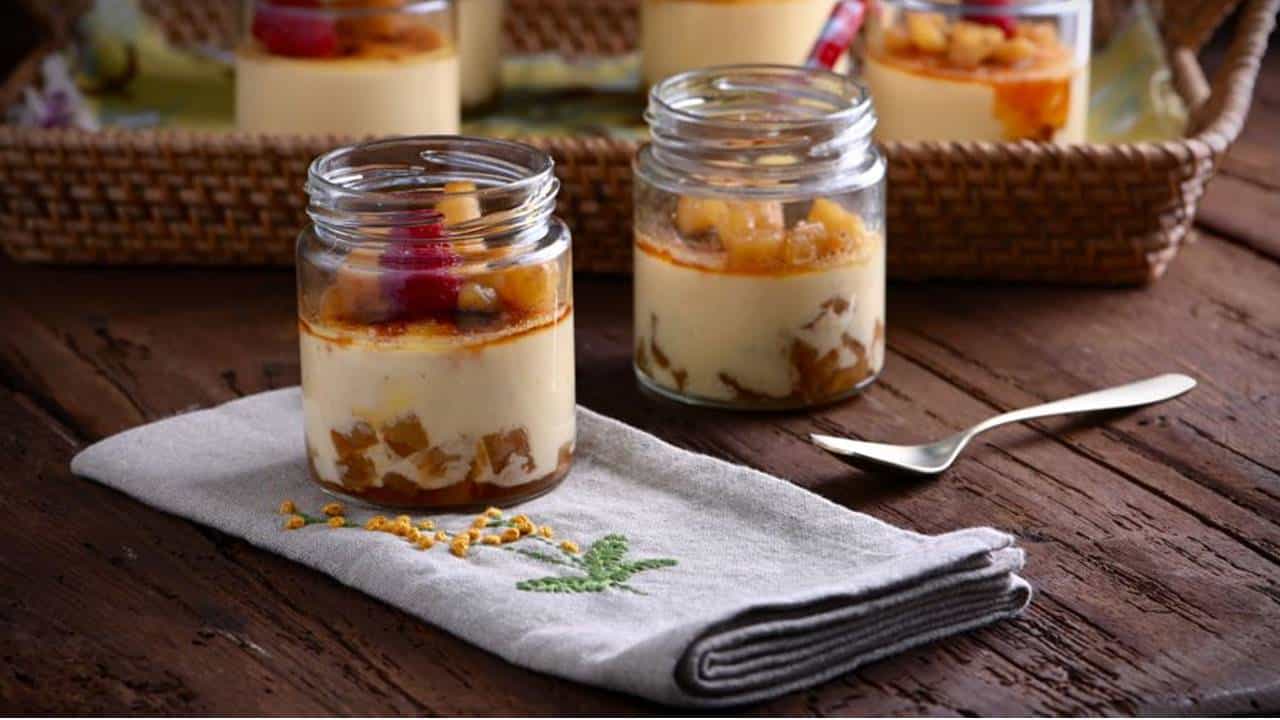 Veja como fazer creme brûlée com abacaxi