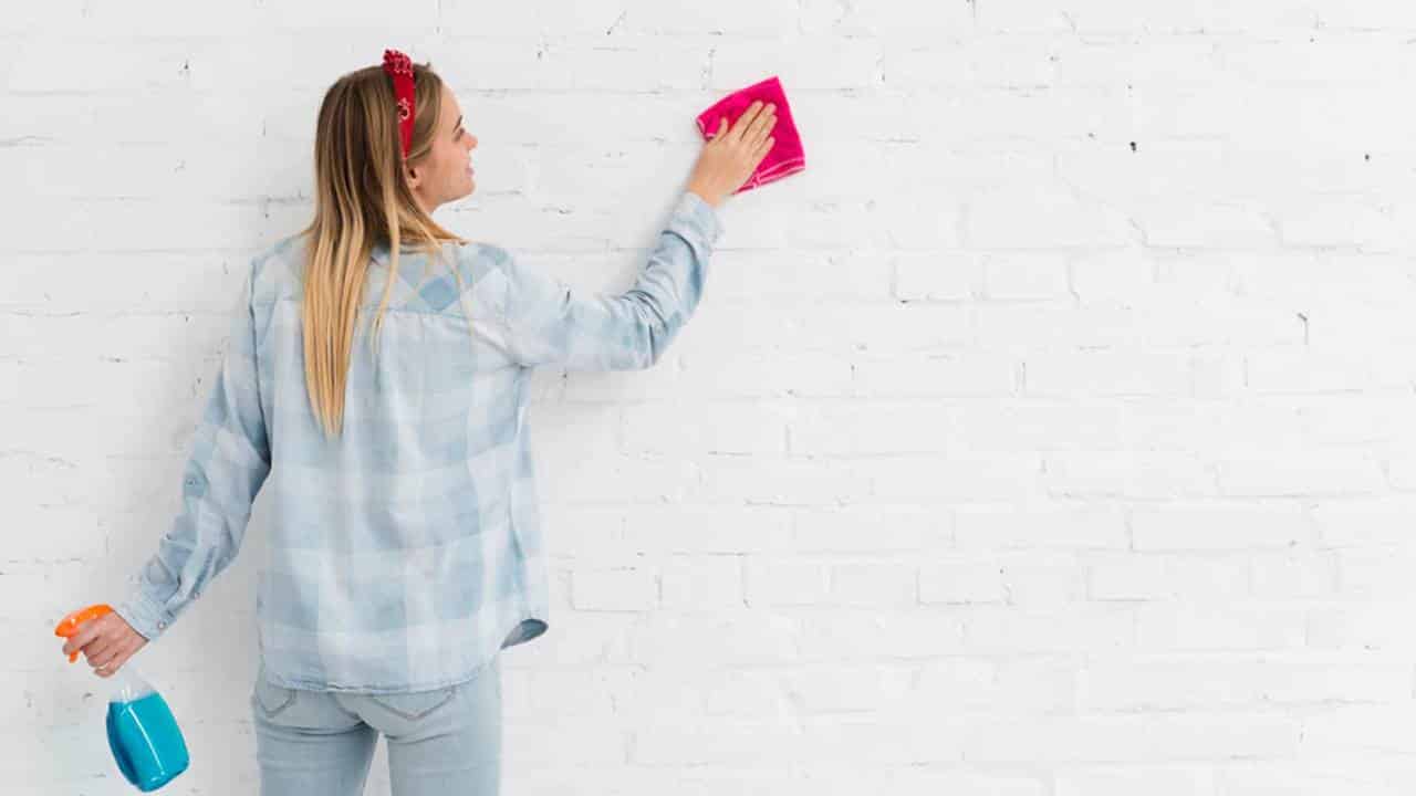 4 formas de limpar parede branca sem precisar pintar