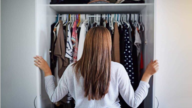 Confira diversos truques para evitar o mofo no guarda-roupa