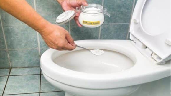 Como desentupir o vaso sanitário com remédios caseiros 