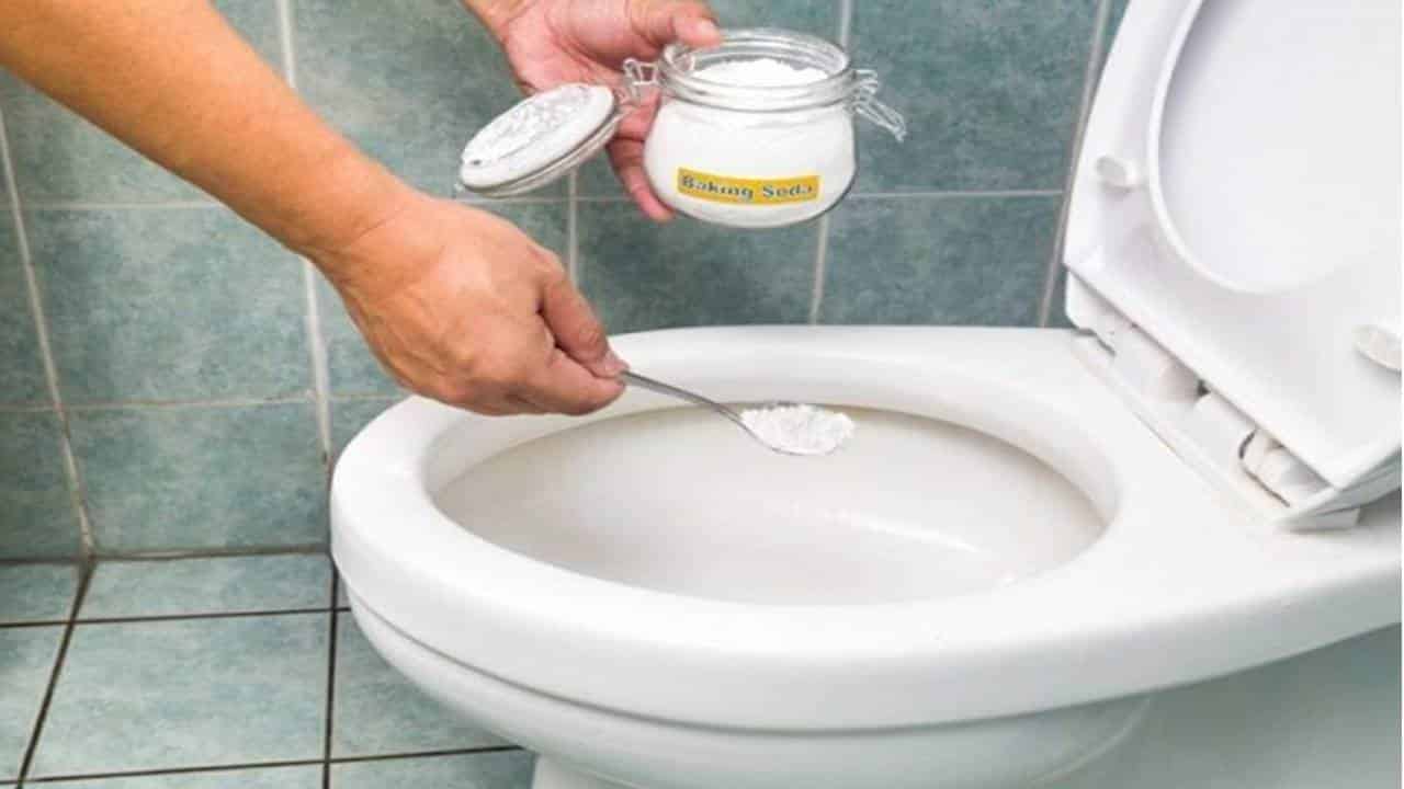 Como desentupir o vaso sanitário com remédios caseiros