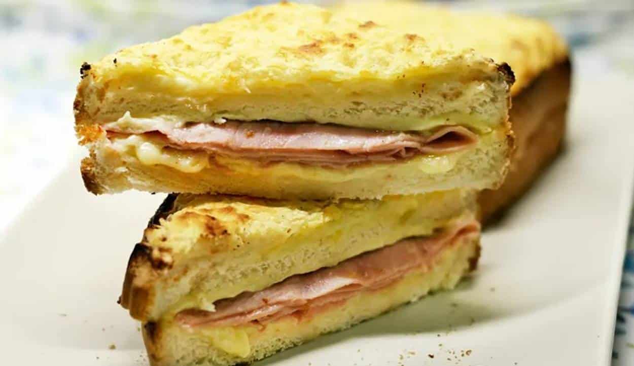 Aprenda a fazer o delicioso sanduíche Croque-Monsieur com molho