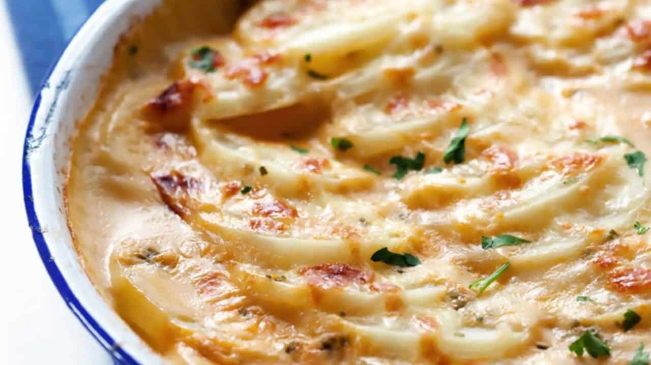 Batata gratinada com queijo: receita francesa super fácil e deliciosa