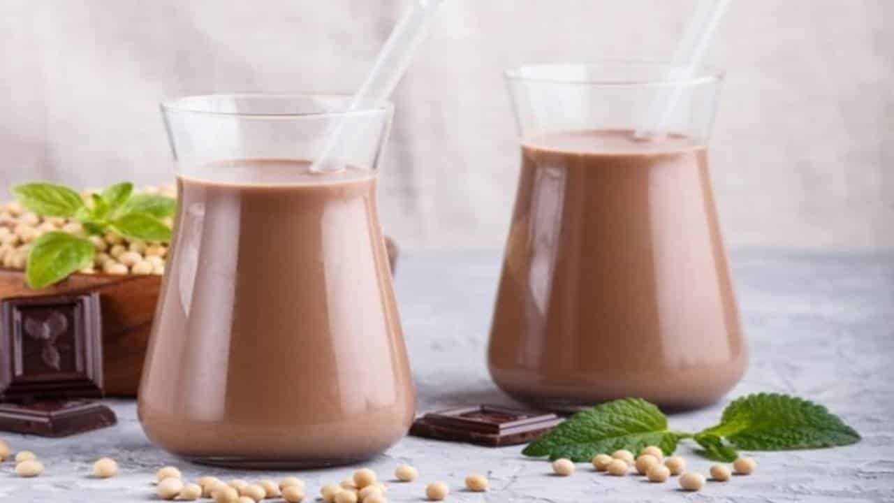 Como fazer leite de soja sabor chocolate com 4 ingredientes