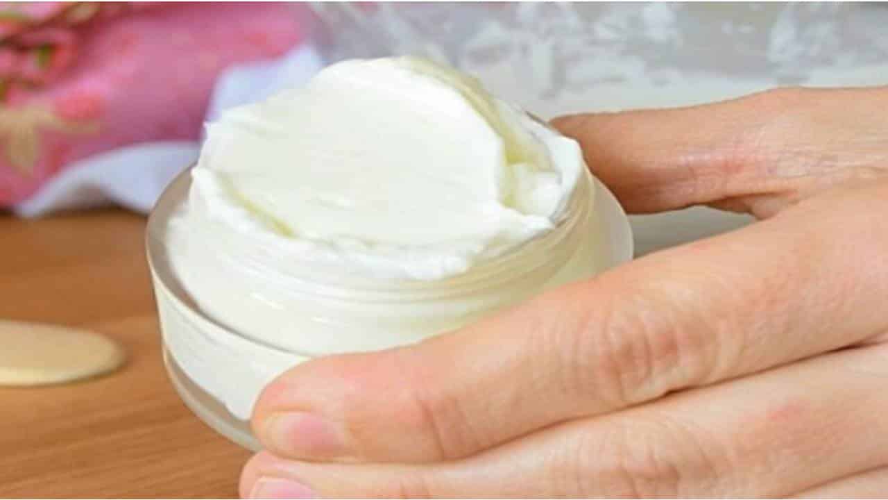 Creme caseiro com alho para rejuvenescer e combater rugas e manchas