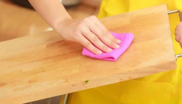 Descubra como limpar utensílios de madeira para eliminar mal odores