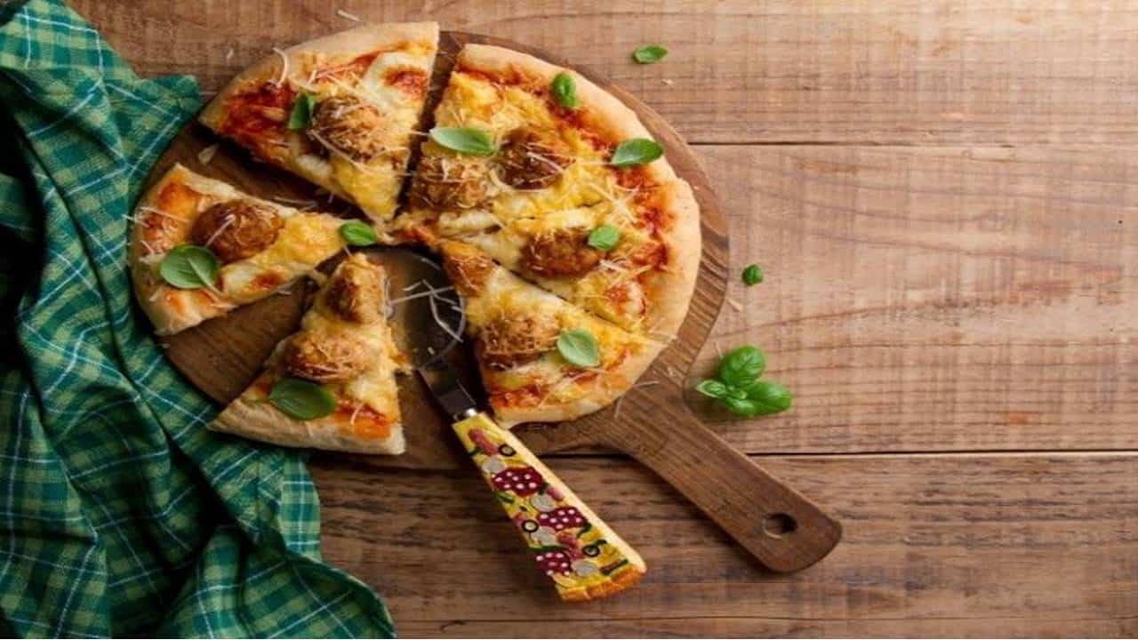 Pizza caseira de massa folhada para os desejos mais exigentes