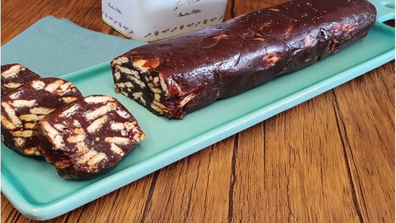 Não perca essa receita fácil de salame de chocolate