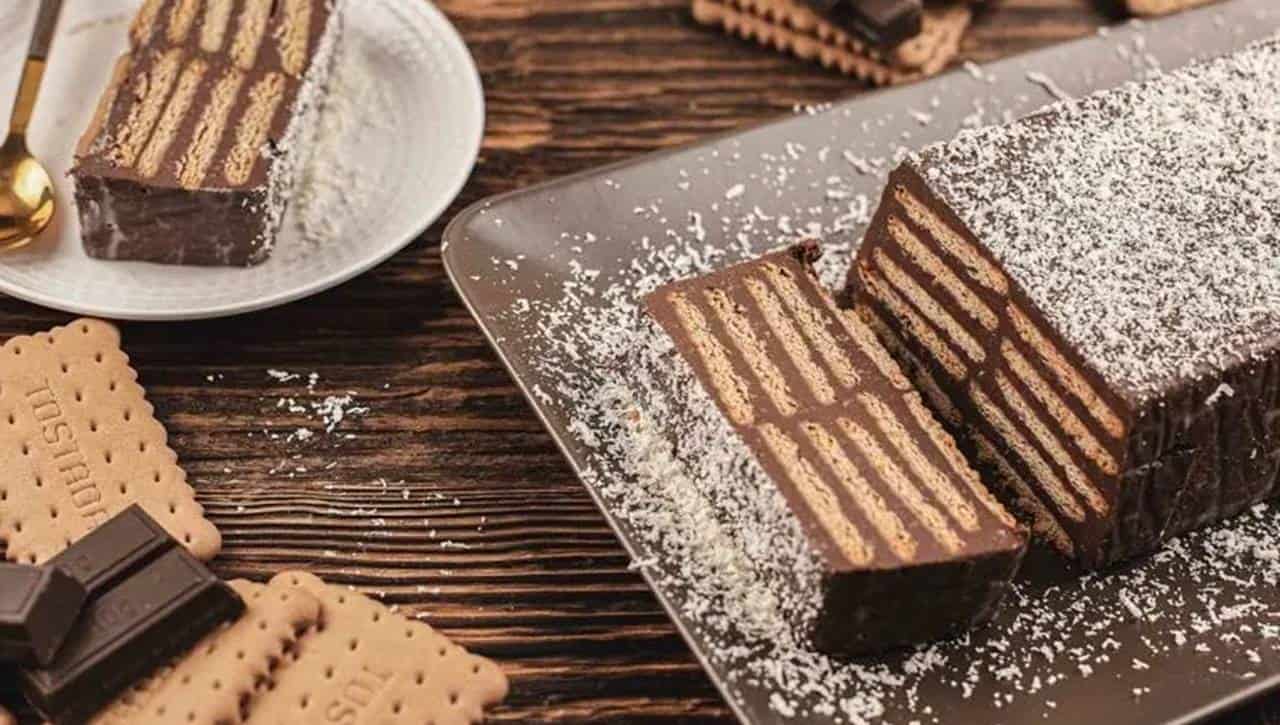 Torta de biscoito e chocolate fácil e saborosa que não precisa de forno