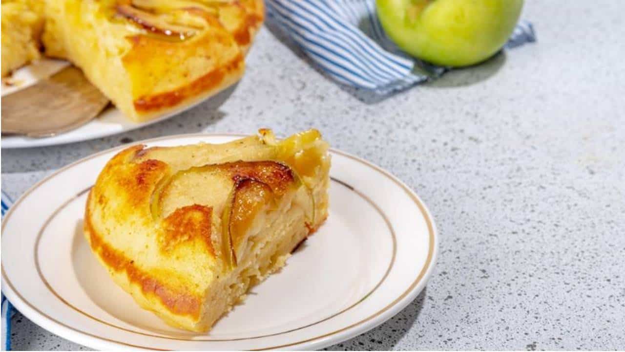 Aproveite essa receita fácil de bolo de maçã invertido