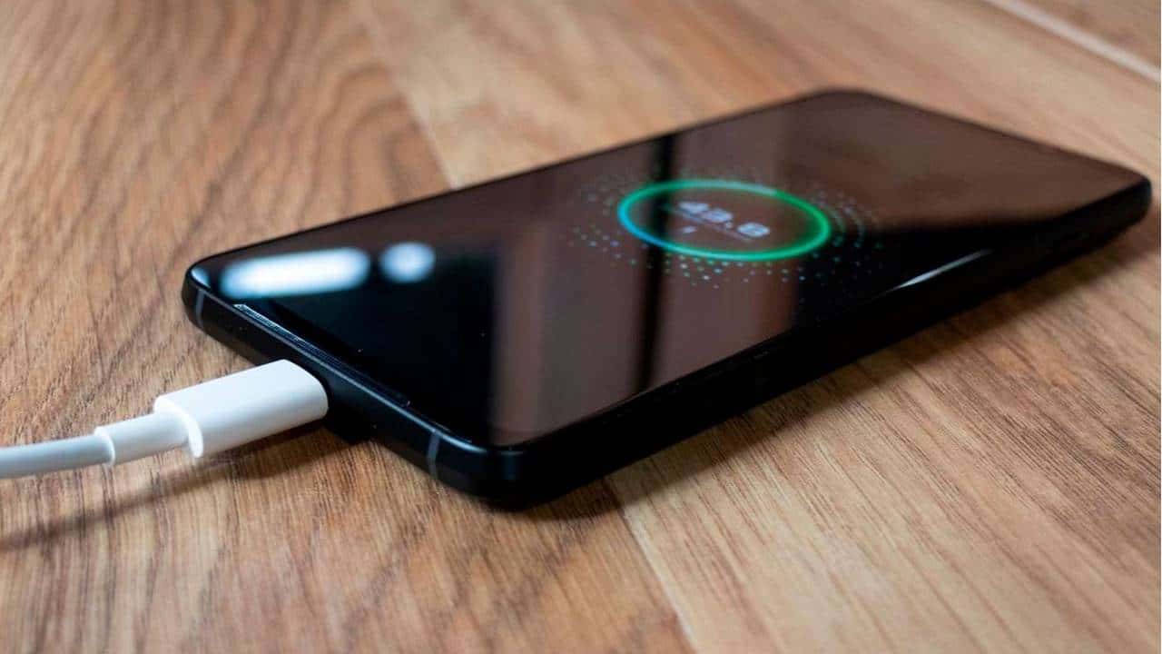 8 erros que você cometer ao carregar o celular: acaba com o aparelho
