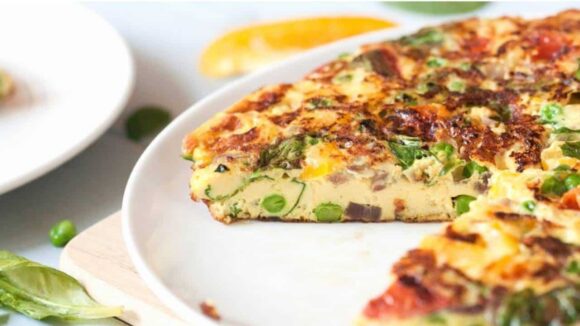 Prepare uma deliciosa omelete de legumes para o almoço ou jantar