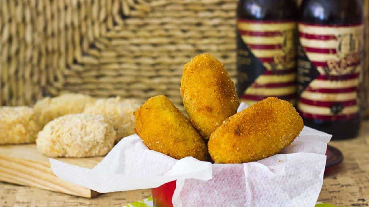 Aprenda a preparar a receita de croquete mais fácil que existe