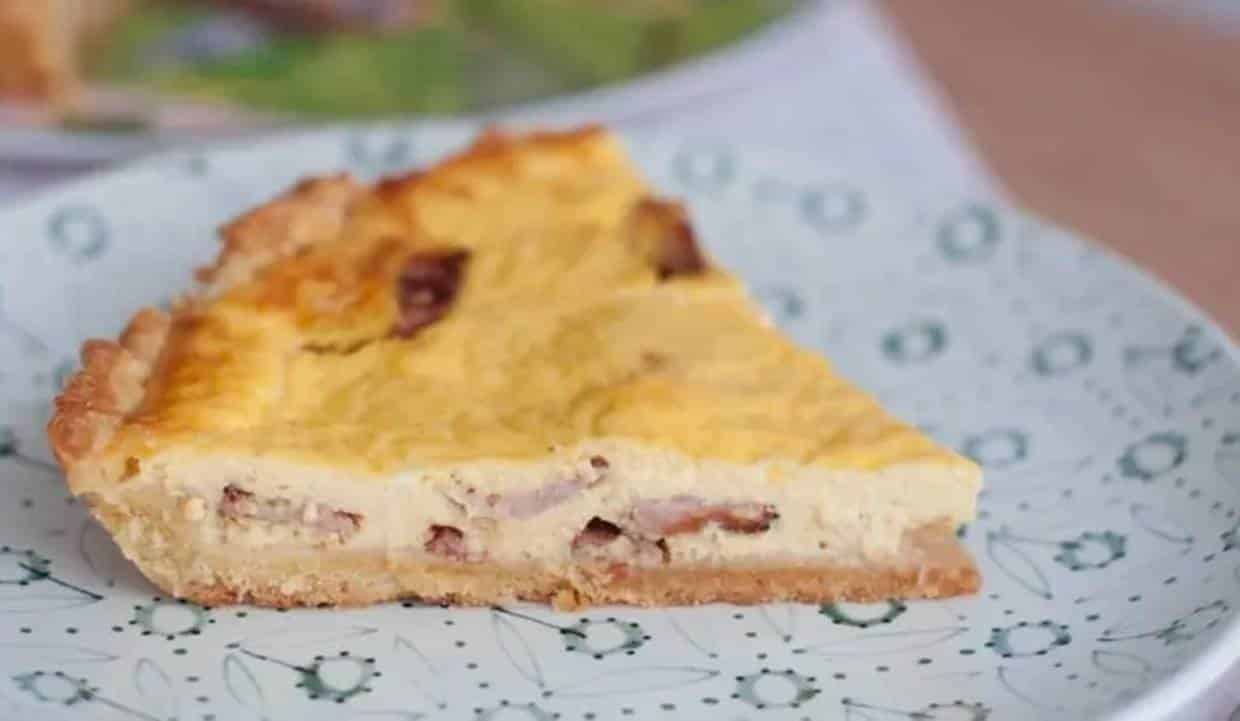 Aprenda a preparar um delicioso e fácil quiche Lorraine de bacon