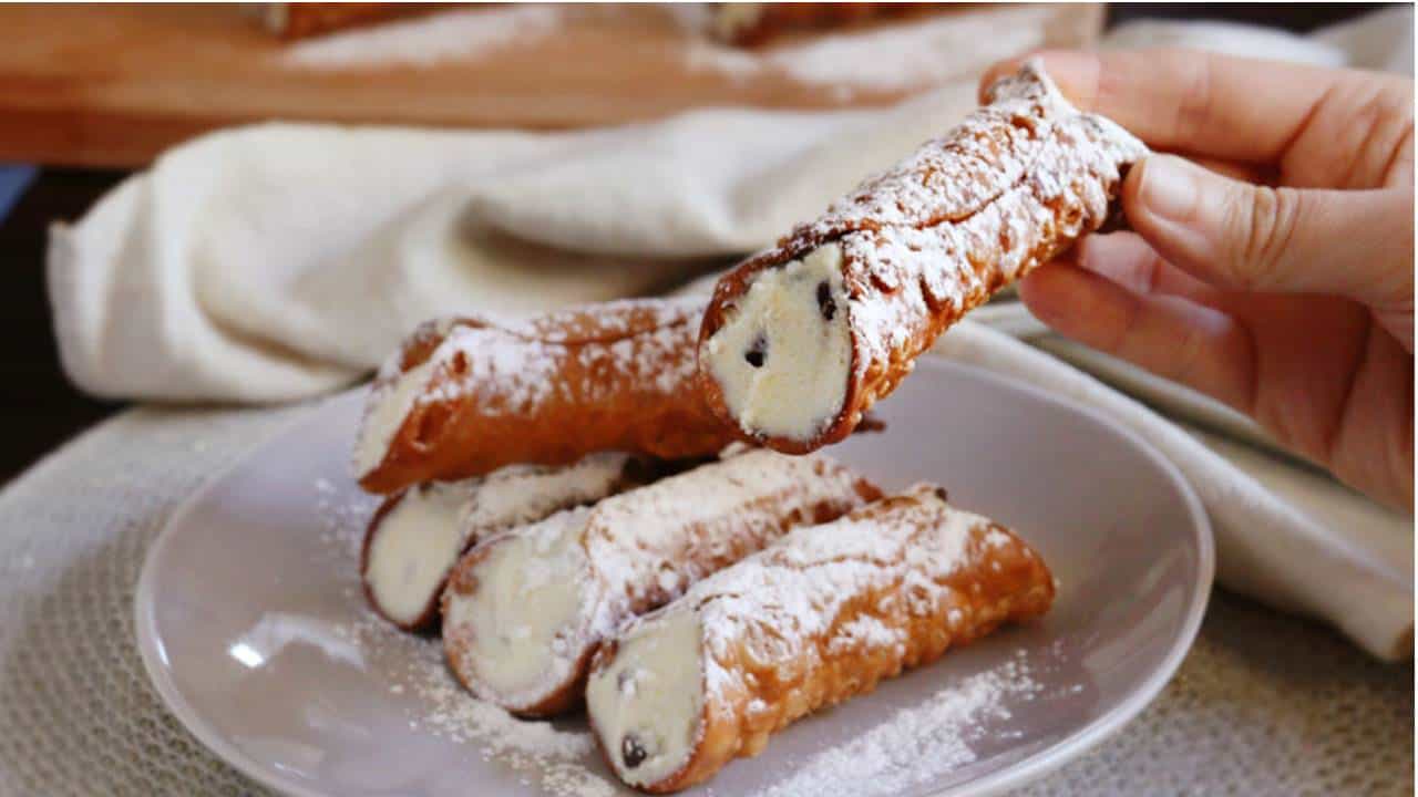 Cannoli siciliano: confira o passo a passo para fazer essa delícia