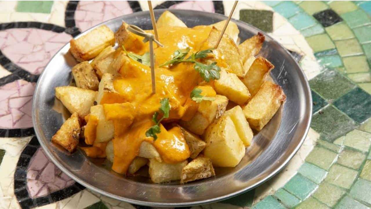 Como preparar batatas bravas fáceis e deliciosas