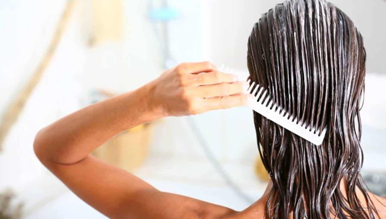 Máscara caseira para hidratar os cabelos secos