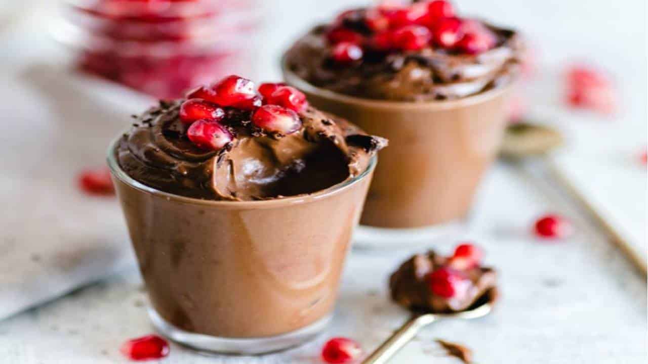 Prepare uma mousse de chocolate com 2 ingredientes