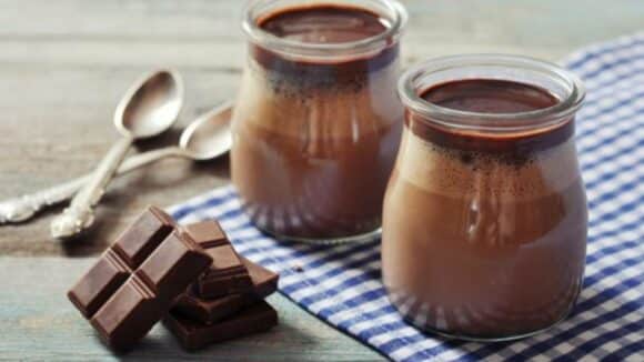Deliciosa receita de creme de chocolate que você prepara em 10 minutos