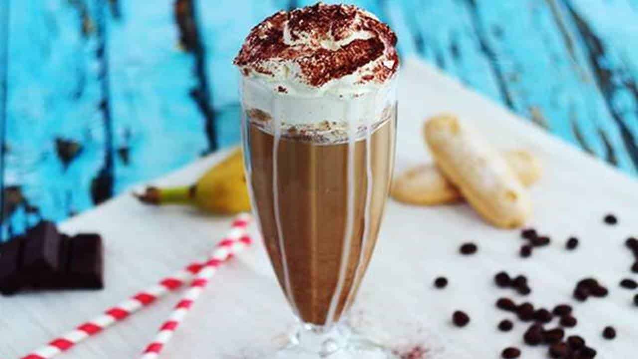 Frappucino de banana: uma receita fácil para refrescar as suas noites