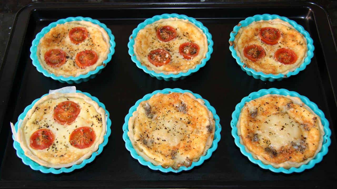 Mini quiches de queijo e tomate cereja: uma receita deliciosa e fácil