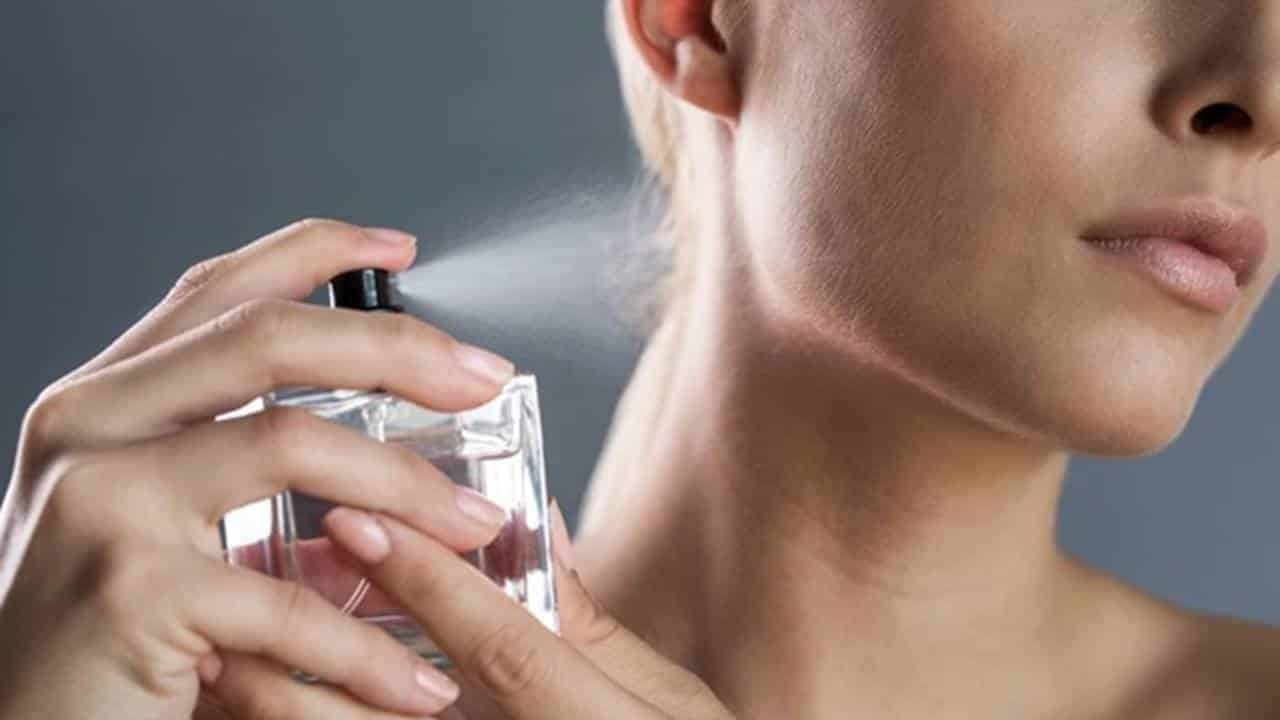 NUNCA FAÇA ISSO: 5 coisas para não fazer com o seu perfume
