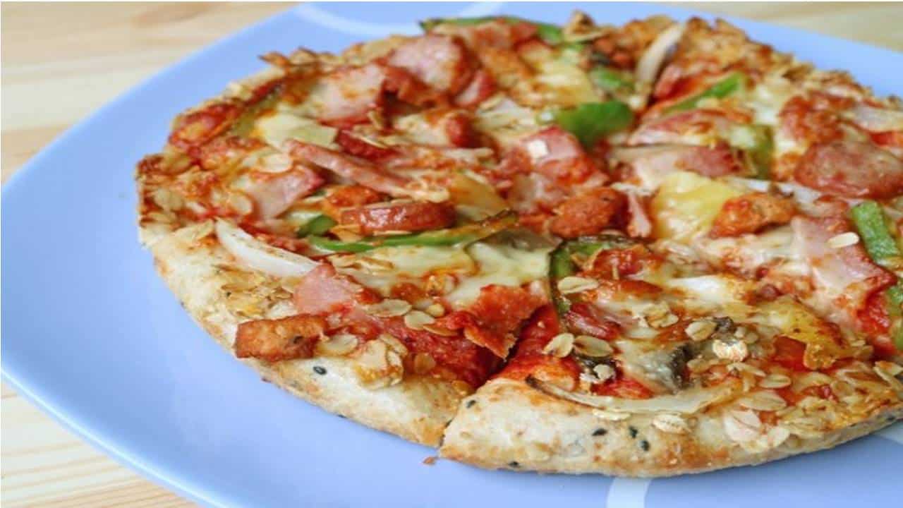 Veja como fazer pizza de aveia na frigideira