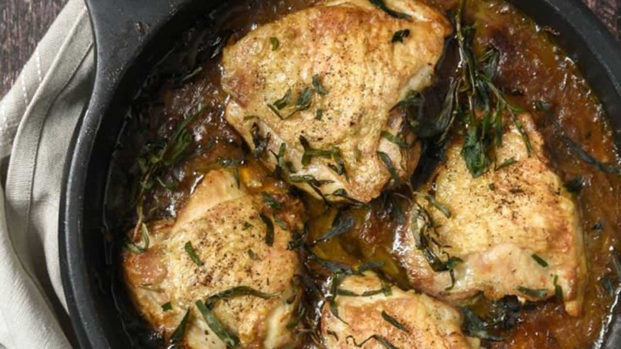 Receita de frango com estragão deliciosa e rápida para o jantar